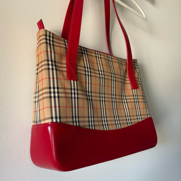 Burberry | Red Haymarket Check Pocket Tote Medium - Picture 5 of 8